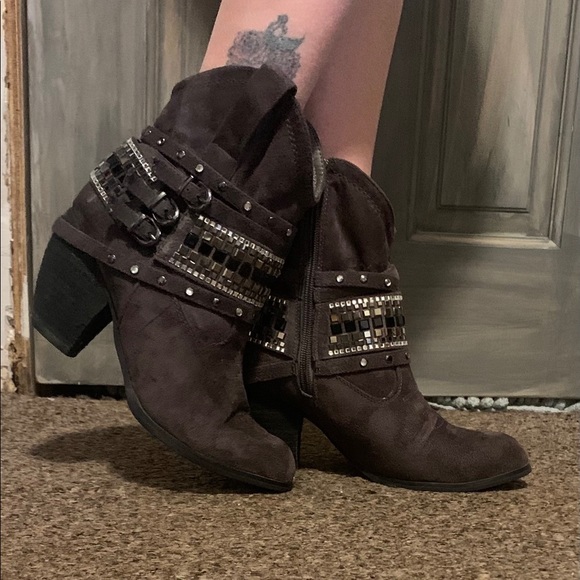 Not Rated Western style boots. - Picture 2 of 3